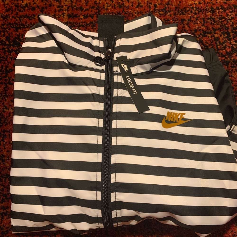 Nike Jacket - Picture 2 of 4
